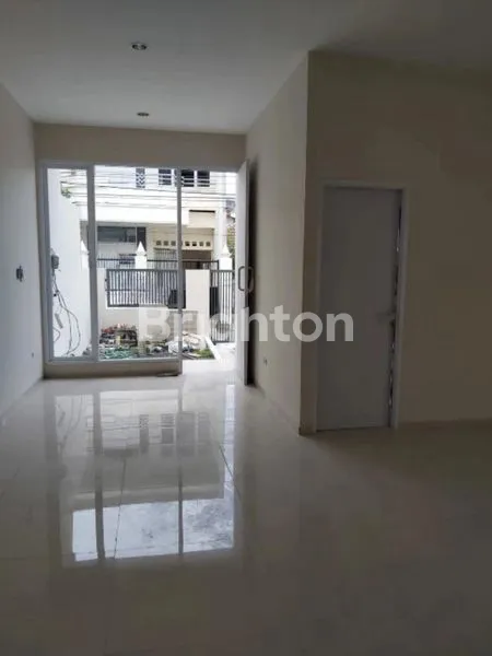 image RUMAH GRESS SIAP HUNI SURABAYA BARAT DEKAT RAYA HR MUHAMMAD (2)