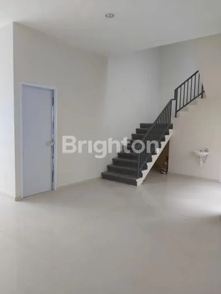 image RUMAH GRESS SIAP HUNI SURABAYA BARAT DEKAT RAYA HR MUHAMMAD (4)