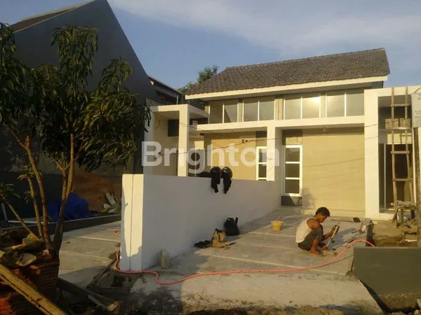 image RUMAH BARU GRESS SIAP HUNI DI JL PUTRA BANGSA SURABAYA (1)