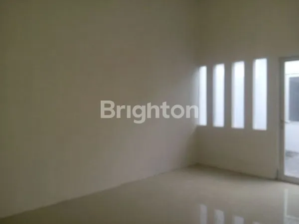 image RUMAH BARU GRESS SIAP HUNI DI JL PUTRA BANGSA SURABAYA (3)