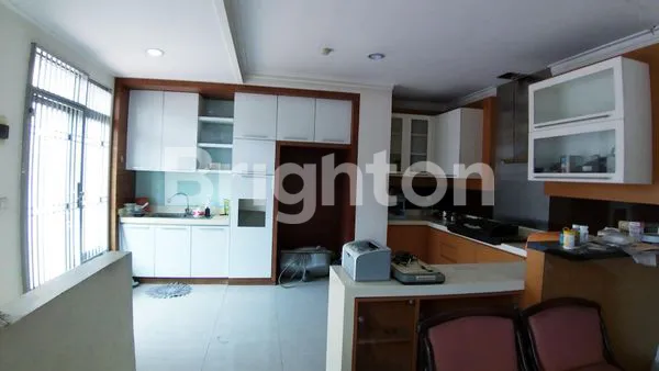 image TOWN HOUSE GANDENG DI MAPLE PARK SUNTER KEMAYORAN (5)