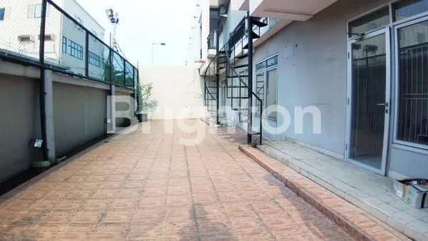 image TOWN HOUSE GANDENG DI MAPLE PARK SUNTER KEMAYORAN (7)