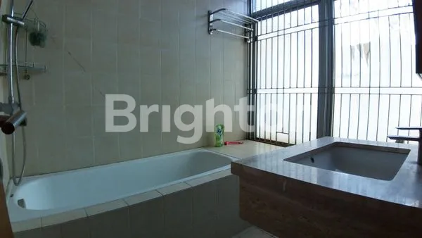 image TOWN HOUSE GANDENG DI MAPLE PARK SUNTER KEMAYORAN (8)