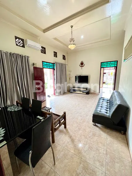 image RUMAH CANTIK DAN BESAR FULL FURNISHED SIAP HUNI DI PUSAT KOTA (4)