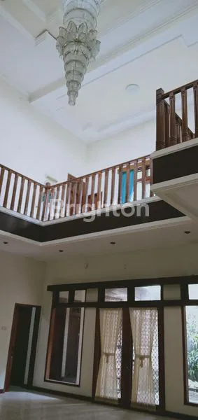 image RUMAH 2 LANTAI TERAWAT DAN SIAP HUNI SUTOREJO PRIMA BARAT (3)