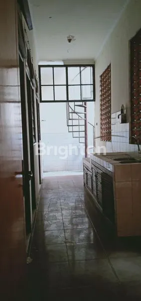 image RUMAH 2 LANTAI TERAWAT DAN SIAP HUNI SUTOREJO PRIMA BARAT (6)