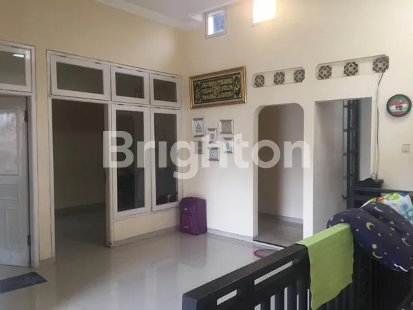 image RUMAH 2 LANTAI DI SURABAYA SELATAN, TERAWAT DAN SIAP HUNI (2)