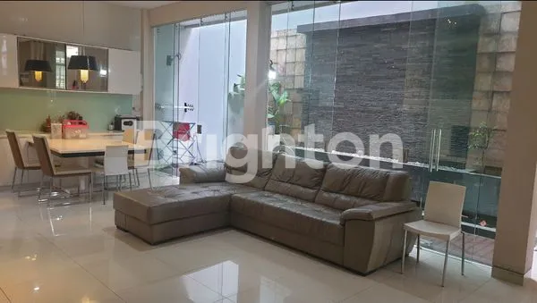 image RUMAH BAGUS TERAWAT PAKUWON INDAH CLUSTER ONE GOLF TERRACE SURABAYA BARAT (2)