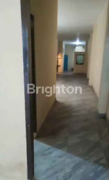 image RUMAH LAMA DAERAH PASAR LAMA, HANYA 7 MENIT KE STASIUN JATINEGARA (3)