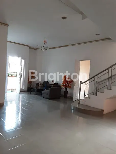 image RUMAH CANTIK LUAS NYAMAN 2 LANTAI IDAMAN KELUARGA (2)