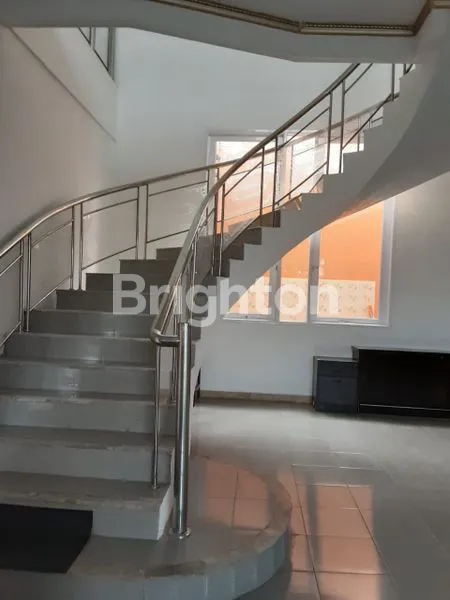 image RUMAH CANTIK LUAS NYAMAN 2 LANTAI IDAMAN KELUARGA (6)