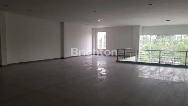 image SEWA GEDUNG 2 LANTAI KOMBES POL M. DURYAT.SBY PUSAT (2)