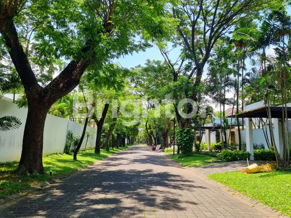 image RUMAH KONSEP VILLA DI BALI ISEN INTERNATIONAL LIVING BY INTILAND ADA SWIMMING POOL LINGKUNGAN ASRI DEKAT HOKKY SUPERMARKET, PRIMALARAS SWIMMING AND FITNESS CENTER, PASAR MODERN, PUSAT BISNIS DAN KOMERSIAL (2)