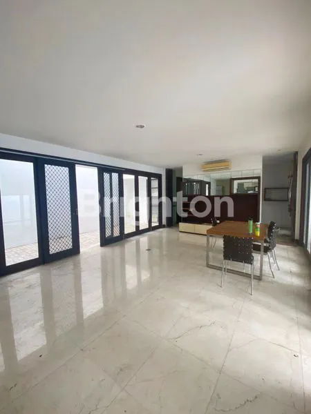 image RUMAH KONSEP VILLA DI BALI ISEN INTERNATIONAL LIVING BY INTILAND ADA SWIMMING POOL LINGKUNGAN ASRI DEKAT HOKKY SUPERMARKET, PRIMALARAS SWIMMING AND FITNESS CENTER, PASAR MODERN, PUSAT BISNIS DAN KOMERSIAL (3)