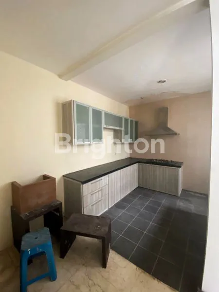 image RUMAH KONSEP VILLA DI BALI ISEN INTERNATIONAL LIVING BY INTILAND ADA SWIMMING POOL LINGKUNGAN ASRI DEKAT HOKKY SUPERMARKET, PRIMALARAS SWIMMING AND FITNESS CENTER, PASAR MODERN, PUSAT BISNIS DAN KOMERSIAL (4)