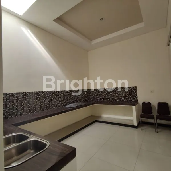 image RUMAH MEWAH 2 LANTAI CITRALAND UTAMA BARU GRESS SIAP HUNI ROW JALAN LEBAR (2)