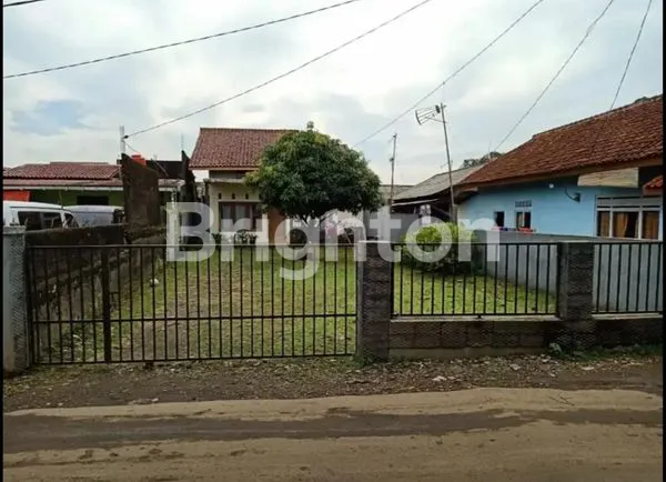 image RUMAH NYAMAN DENGAN HALAMAN YANG LUAS UNTUK DI HUNI ATAU BUKA USAHA (1)
