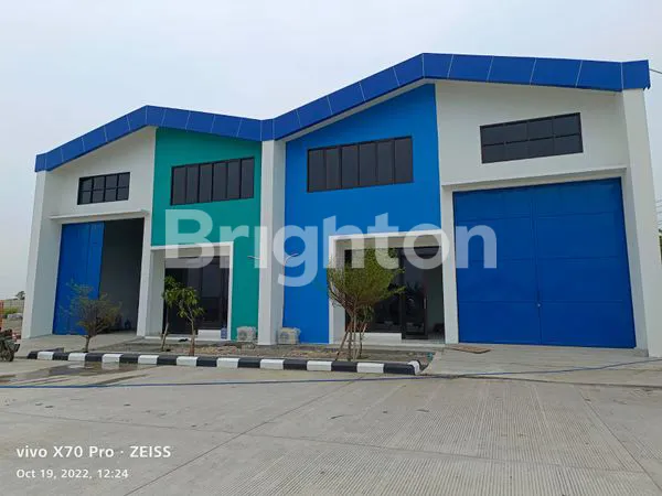 BREBES KOMPLEK PERGUDANGAN STRATEGIS DI TEPI JALAN RAYA PANTURA