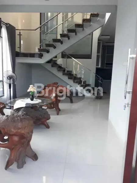 image RUMAH BABATAN PRATAMA 2 LANTAI KOSONGAN (2)