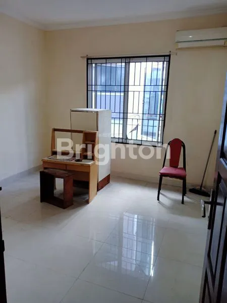 image RUMAH JELAMBAR 3 LANTAI BERBENTUK RUKO DAN BEBAS BANJIR (4)