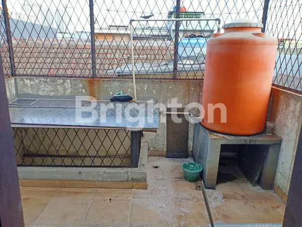 image RUMAH JELAMBAR 3 LANTAI BERBENTUK RUKO DAN BEBAS BANJIR (7)