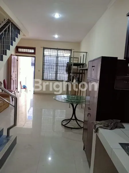 image RUMAH JELAMBAR 3 LANTAI BERBENTUK RUKO DAN BEBAS BANJIR (6)