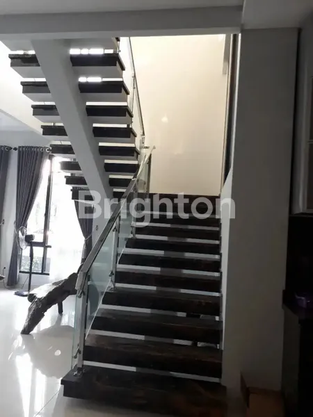 image RUMAH 2 LANTAI BABATAN PRATAMA  (3)