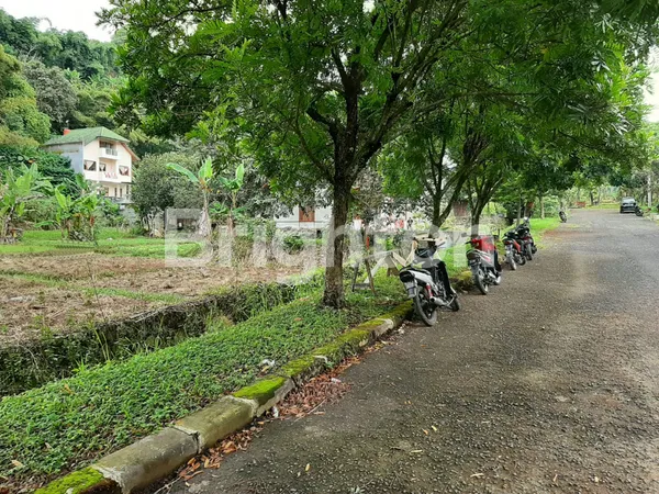 image KAVLING DALAM KOMPLEK PERUMAHAN ROYAL VIEW RESIDENDE CIWARUGA (3)