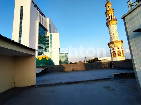 image RUKO 3½ LANTAI NOL JALAN MAYJEN (4)