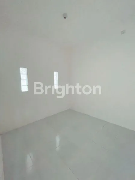 image RUMAH  KONTRAKAN  2 LANTAI 4 PINTU  BANGUNAN BARU  DI BATAKAN MAS (4)