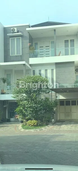 image HUNIAN ELIT 3LANTAI DI TENGAH KOTA SURABAYA (2)