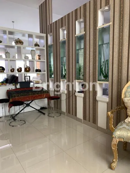 image HUNIAN ELIT 3LANTAI DI TENGAH KOTA SURABAYA (4)