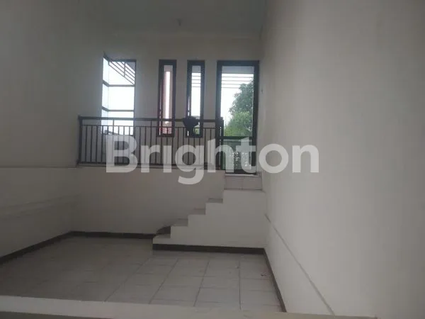 image RUMAH 1.5 LANTAI DI LOKASI YANG STRATEGIS (4)