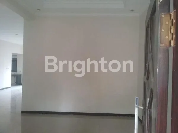 image RUMAH 1.5 LANTAI DI LOKASI YANG STRATEGIS (2)