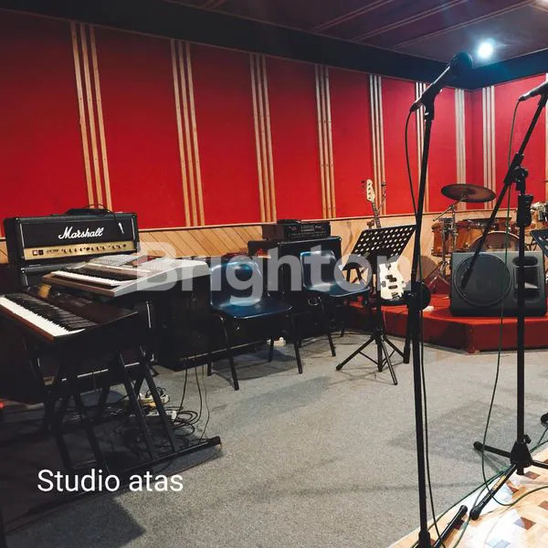RUMAH 3 LANTAI EX STUDIO MUSIK DI BLOK M JAKARTA SELATAN