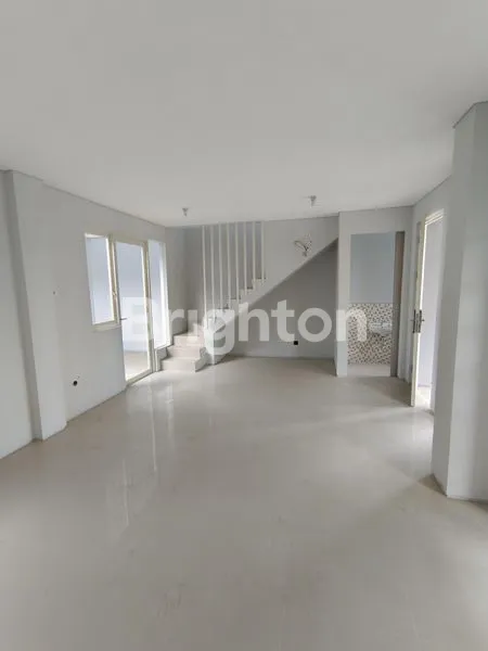 image RUMAH GRAND PAKUWON SURABAYA, MURAH HOOK - 2 RUMAH JADI 1 (4)