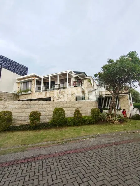 image HARGA SPECIAL. TURUN 1M! RUMAH MEWAH TAMAN HUNIAN SATELIT SUKOMANUNGGAL (1)