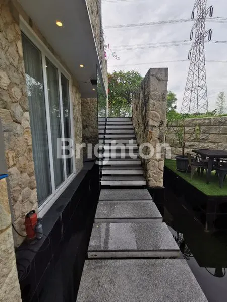 image HARGA SPECIAL. TURUN 1M! RUMAH MEWAH TAMAN HUNIAN SATELIT SUKOMANUNGGAL (4)