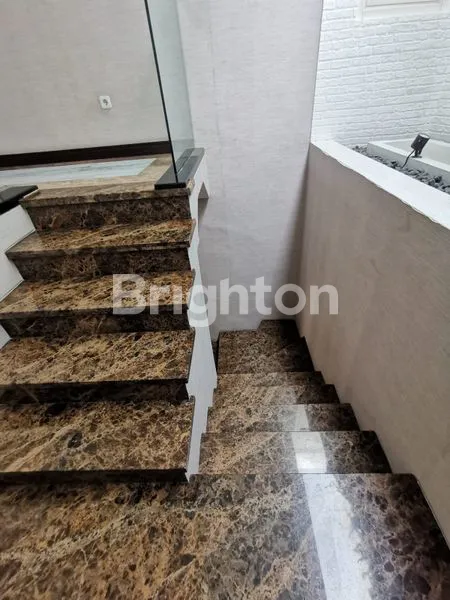 image HARGA SPECIAL. TURUN 1M! RUMAH MEWAH TAMAN HUNIAN SATELIT SUKOMANUNGGAL (7)