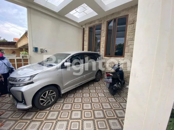 image RUMAH MEWAH 2 LANTAI MINIMALIS, LOKASI STRATEGIS TENGAH KOTA SIDOARJO (5)