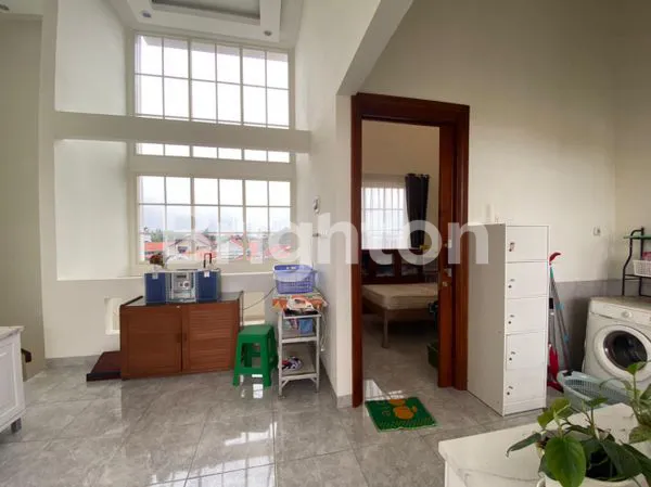 image RUMAH MEWAH 2 LANTAI MINIMALIS, LOKASI STRATEGIS TENGAH KOTA SIDOARJO (7)