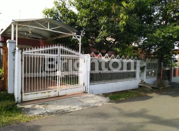 image RUMAH CANTIK NYAMAN DENGAN HALAMAN YANG LUAS DAN ASRI (1)