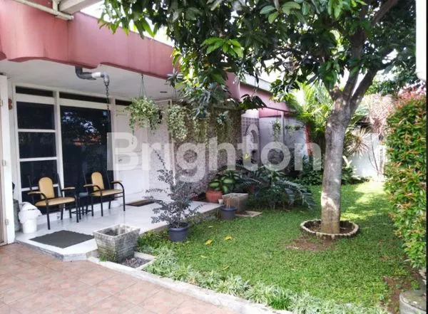 image RUMAH CANTIK NYAMAN DENGAN HALAMAN YANG LUAS DAN ASRI (2)