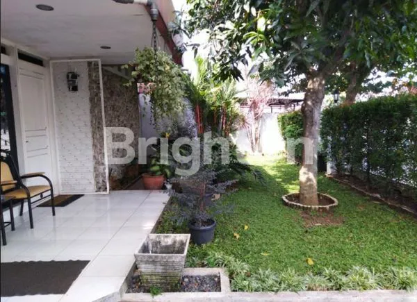 image RUMAH CANTIK NYAMAN DENGAN HALAMAN YANG LUAS DAN ASRI (3)