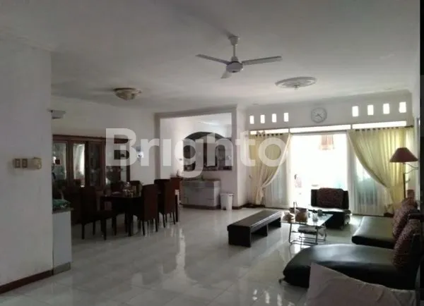 image RUMAH CANTIK NYAMAN DENGAN HALAMAN YANG LUAS DAN ASRI (6)