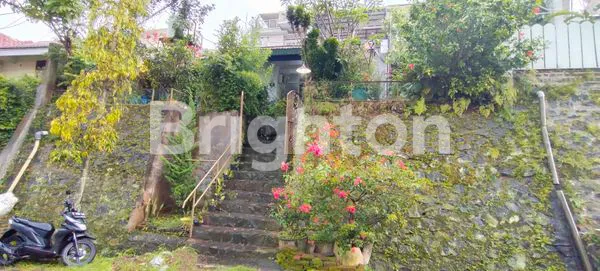 image RUMAH HOMEY DI DATARAN TINGGI DENGAN TIPE TANAH UP SLOVE DI DAGO BANDUNG (1)