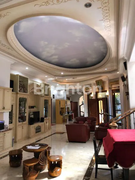 image RUMAH MEWAH LOKASI BAGUS, CLASSIC SEMI FURNISH (2)