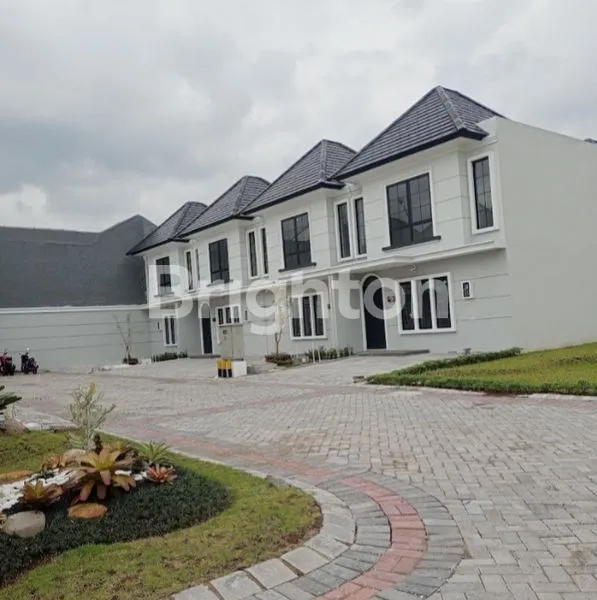 image RUMAH MEWAH 2 LANTAI BERGAYA AMERIKA DI MANSION NINE SURABAYA BARAT (1)