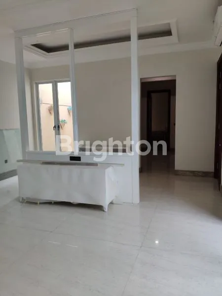 image RUMAH MEWAH PRIVATE CLUSTER GRAHA FAMILY SURABAYA BARAT (3)