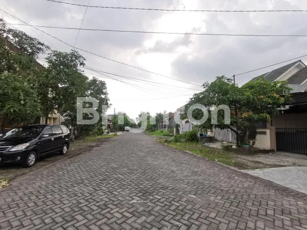image RUMAH GRESS MINIMALIS GUNUNG ANYAR JALAN SANGAT LEBAR (2)